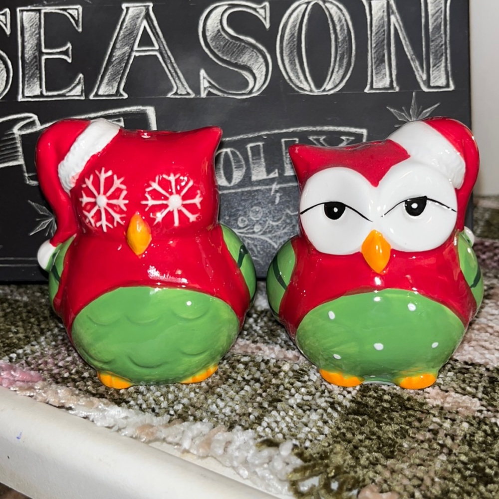 Christmas owls Salt& Pepper shakers - Pfaltzgraff Collections